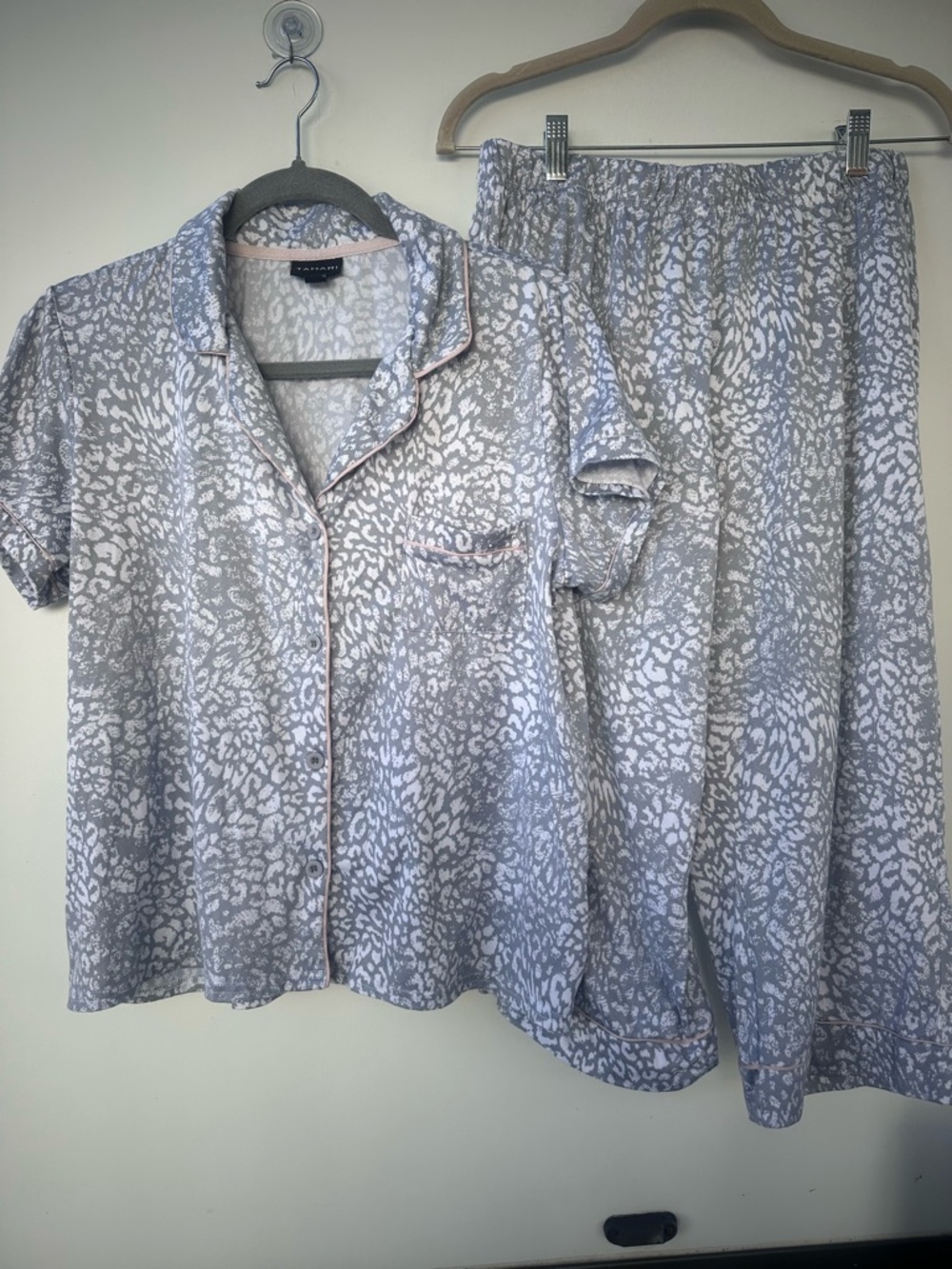 Tahari Gray & White Short Sleeve Button Down Pajama Set with Pink Trim Size L